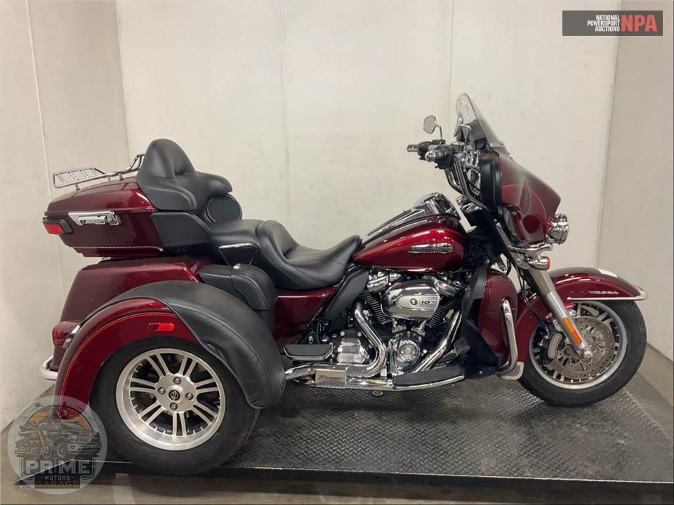 2017 Harley-Davidson FLHTCUTG TRIGLIDE ULTRA CLASSIC — фото 1