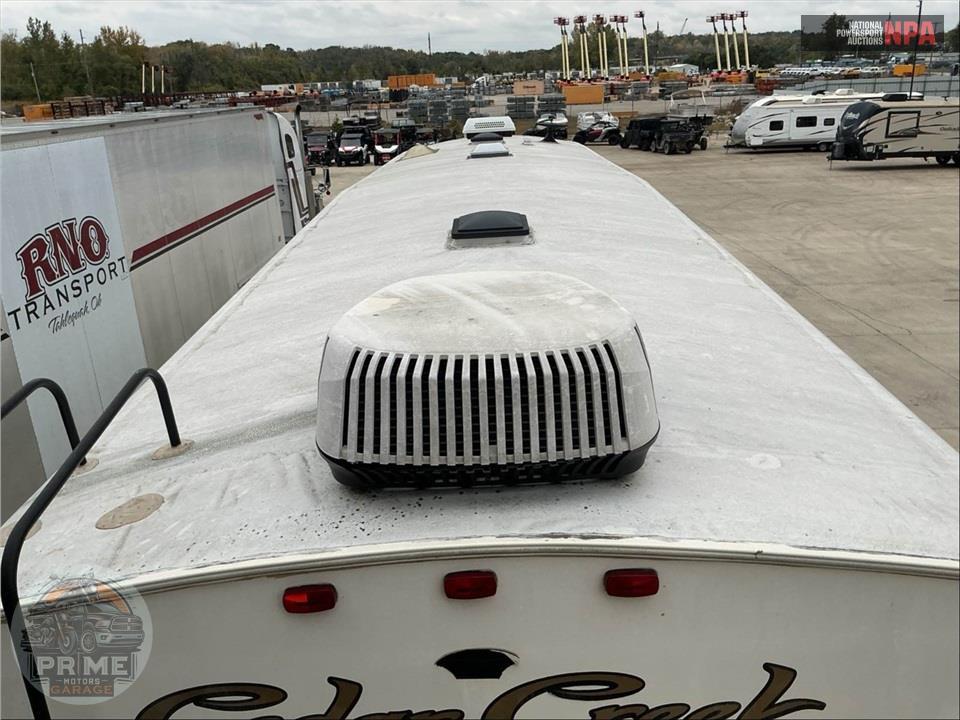 2017 Cedar Creek M-37MBH - SILVERBACK FIFTH WHEEL SERIES — фото 42