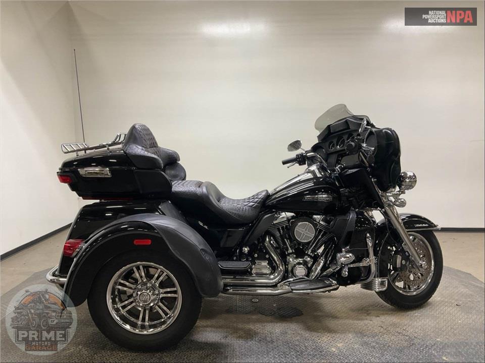 2015 Harley-Davidson FLHTCUTG TRIGLIDE ULTRA CLASSIC — фото 1
