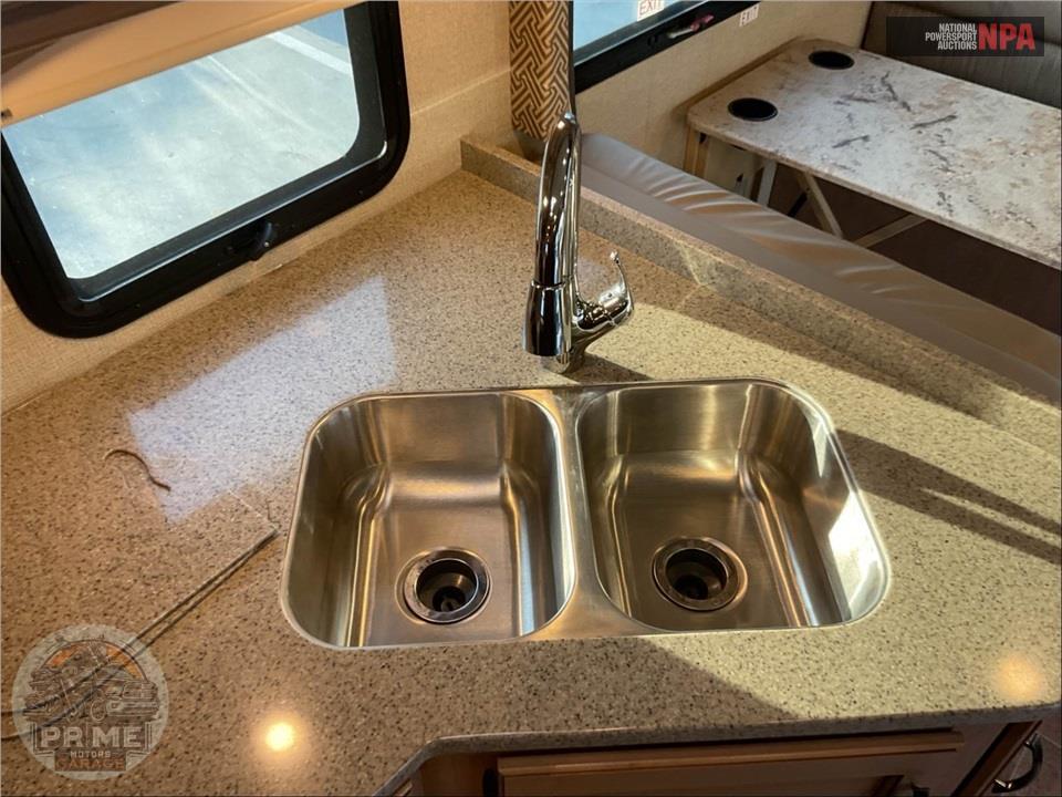 2018 Thor Motor Coach M-31W E450-V10 CHATEAU SERIES — фото 33