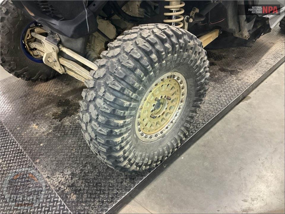 2022 Can-Am MAVERICK X3 DS TURBO (DESERT TAN & CARBON BLACK) — фото 28