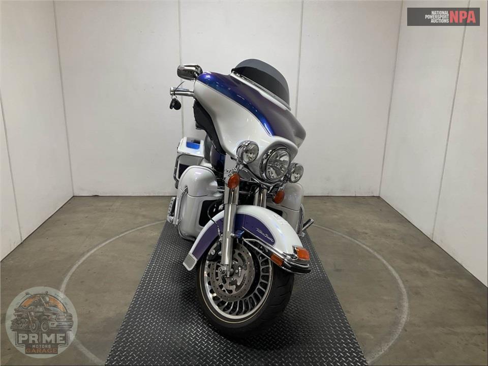 2010 Harley-Davidson FLHTCU ULTRA CLASSIC ELECTRA GLIDE — фото 2