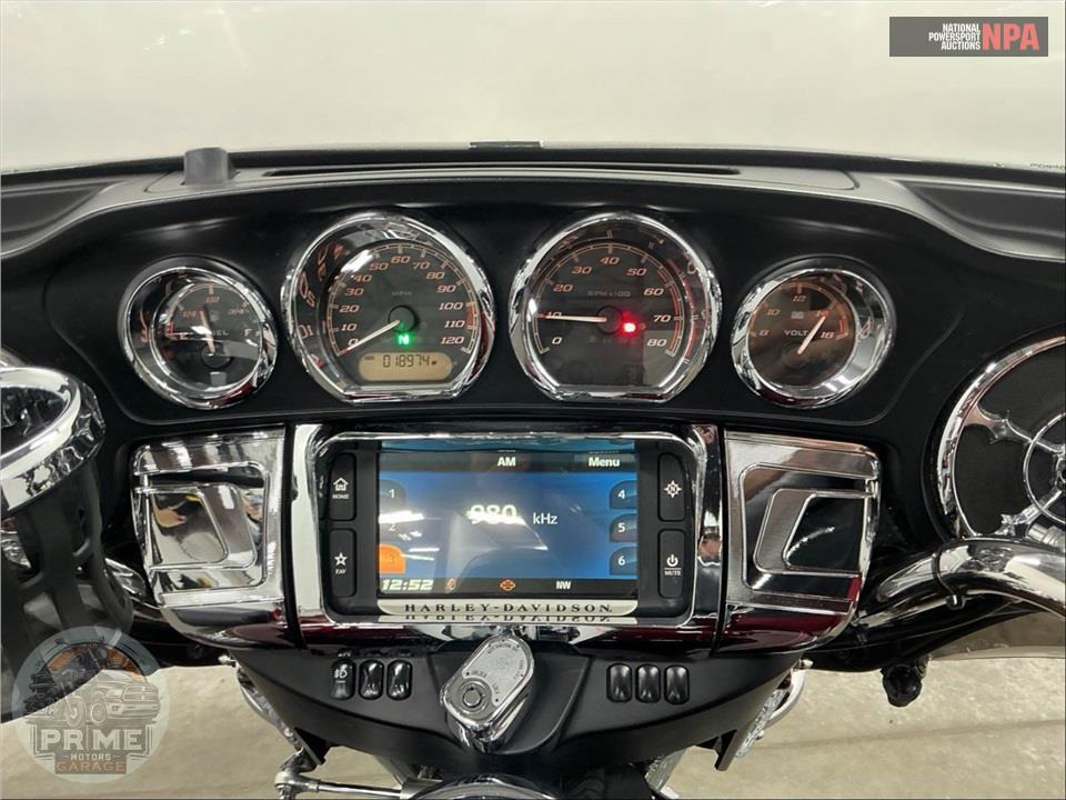 2016 Harley-Davidson FLHTCUTG TRIGLIDE ULTRA CLASSIC — фото 5
