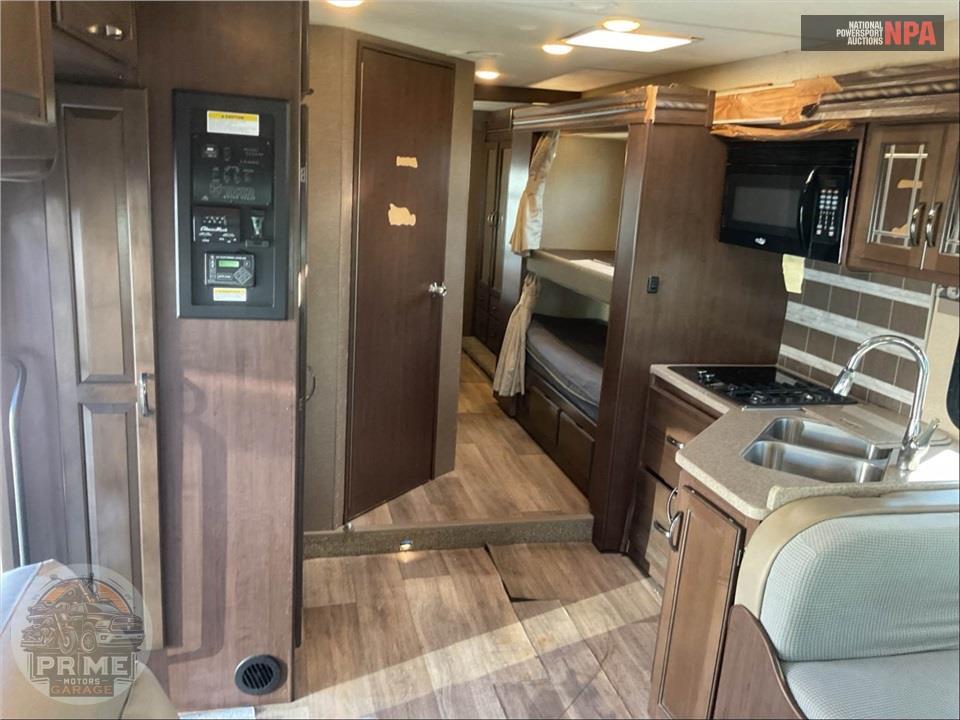 2018 Thor Motor Coach M-31E E450-V10 - FOUR WINDS SERIES — фото 6