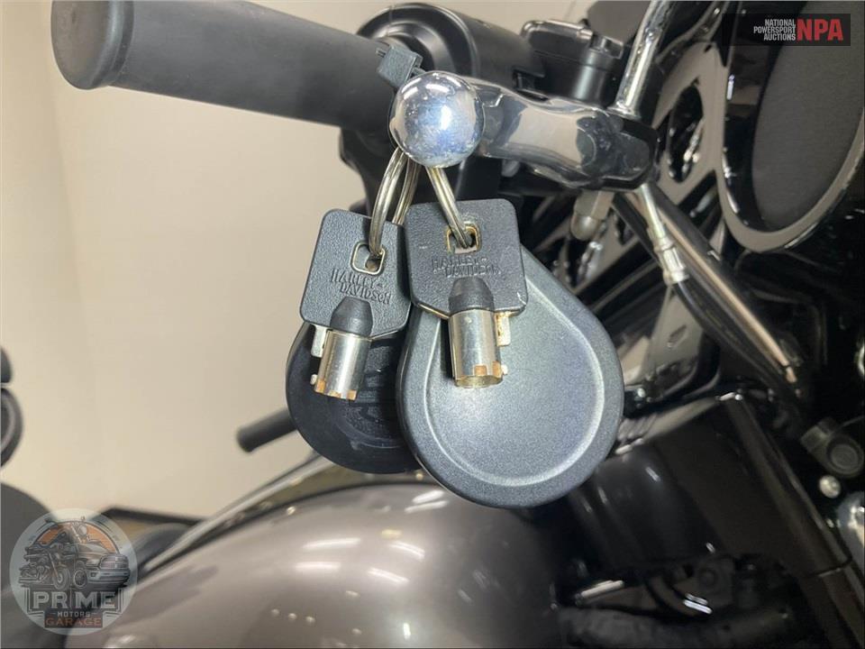 2017 Harley-Davidson FLHTKL ULTRA LIMITED LOW — фото 11