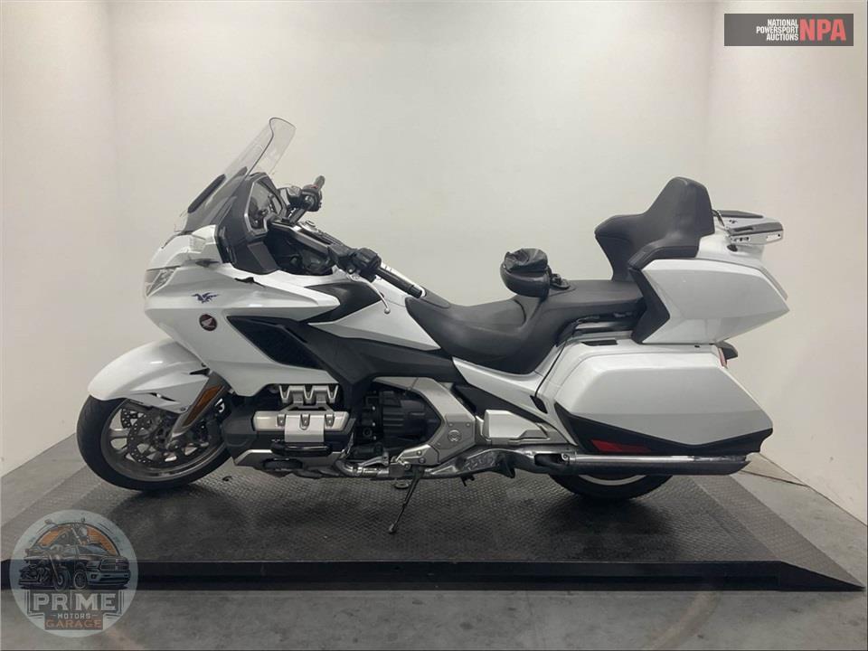 2018 Honda GL1800 GOLDWING TOUR (WHITE) — фото 3
