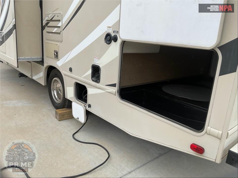 2017 Thor Motor Coach M-28Z E450-V10 - CHATEAU SERIES — фото 54