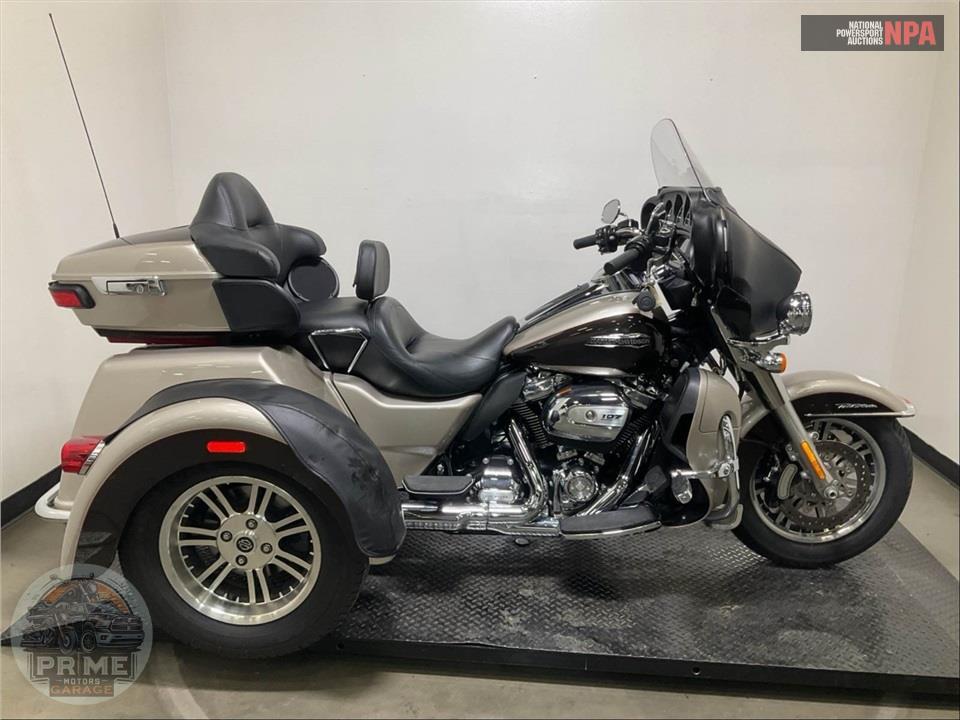 2018 Harley-Davidson FLHTCUTG TRI GLIDE ULTRA — фото 1