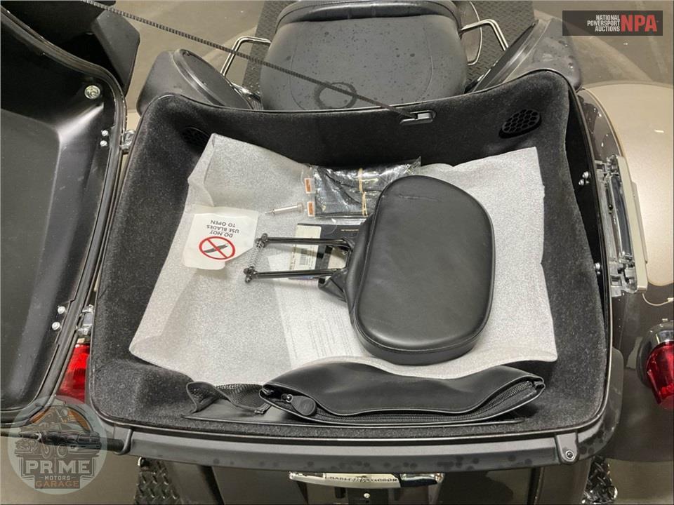 2023 Harley-Davidson FLHTCUTG TRI GLIDE ULTRA CLASSIC — фото 18