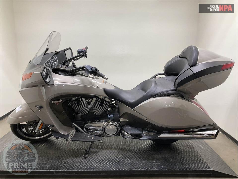 2013 Victory Motorcycles VISION TOUR — фото 3