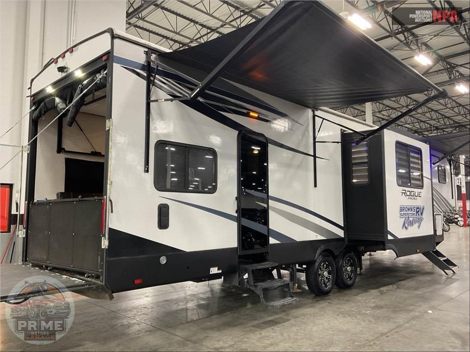 2021 Vengeance By Forest River M-383G2 - ROGUE ARMORED TOY HAULER TOY HAULER SERIES — фото 4