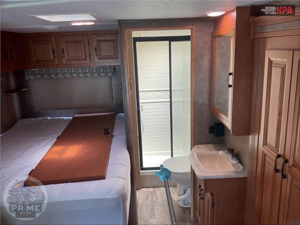 2017 Sunseeker By Forest River M-2290S FORD E450 6.8 LITER — фото 13