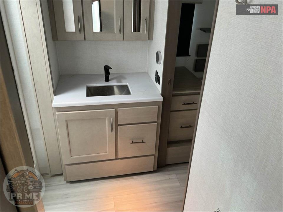 2024 Grand Design Recreational Vehicles M-3503GK - INFLUENCE FIFTH WHEEL SERIES — фото 13