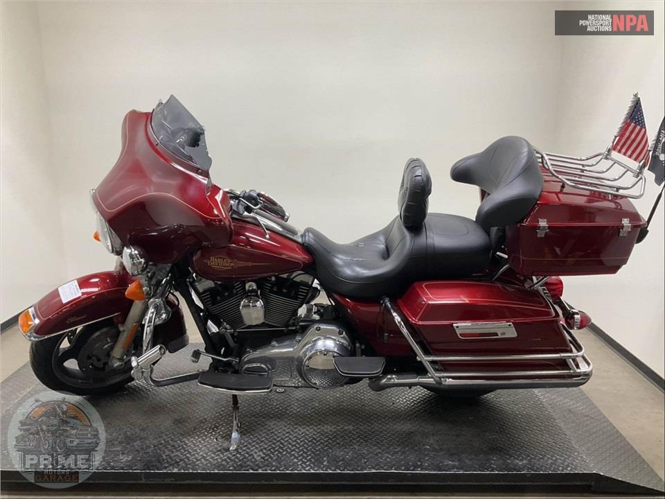 2010 Harley-Davidson FLHTC ELECTRA GLIDE CLASSIC — фото 3