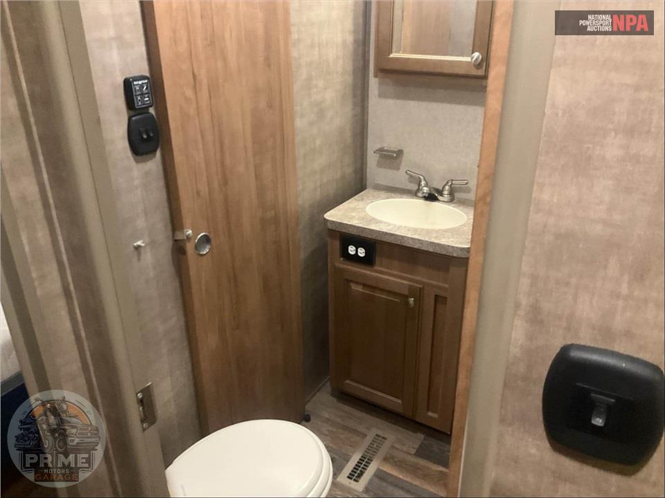 2017 Rockwood By Forest River M-8288WSA - SIGNATURE ULTRA LITE FIFTH WHEEL SERIES — фото 15
