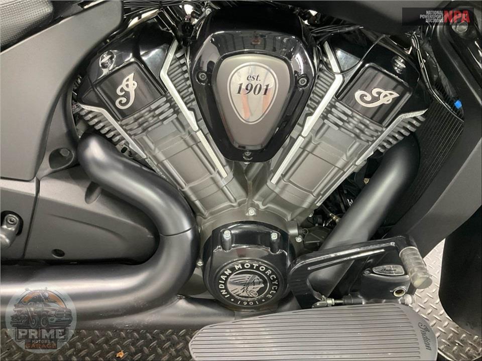 2021 Indian Motorcycle CHALLENGER DARK HORSE (BLACK/BRONZE SMOKE) — фото 6
