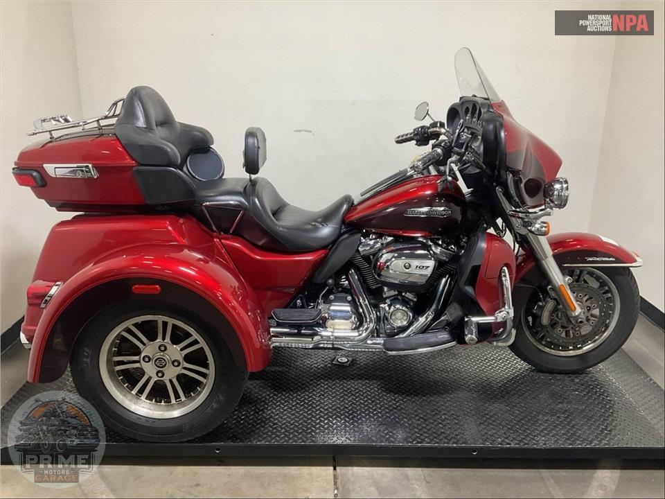 2018 Harley-Davidson FLHTCUTG TRI GLIDE ULTRA — фото 1