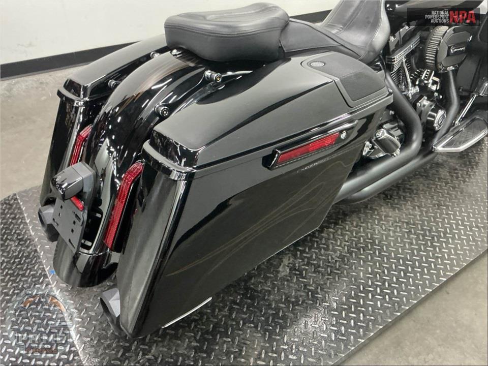 2015 Harley-Davidson FLHXSE CVO STREET GLIDE SPECIAL — фото 26