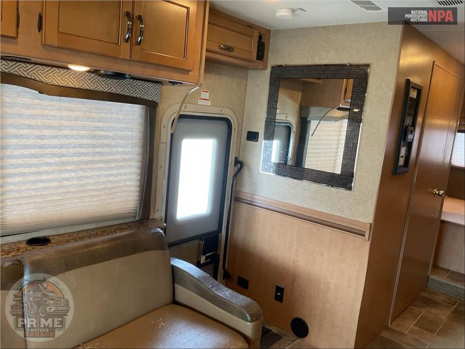 2017 Thor Motor Coach M-28Z E450-V10 - CHATEAU SERIES — фото 8