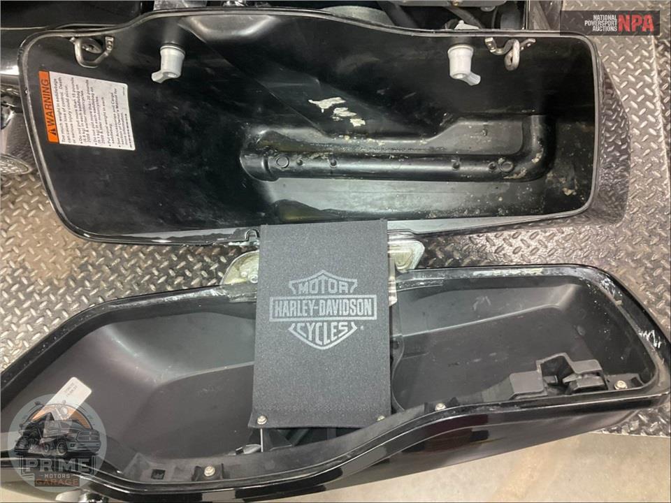 2011 Harley-Davidson FLHP POLICE ROAD KING — фото 24