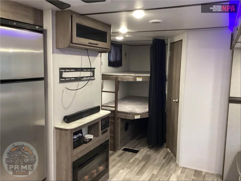 2021 Crossroads Rv M-298 BH - ZINGER SERIES — фото 8