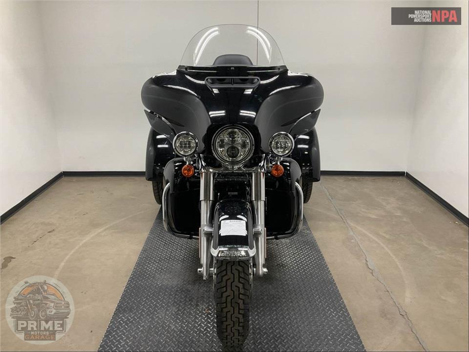 2021 Harley-Davidson FLHTCUTG TRI GLIDE ULTRA CLASSIC — фото 2
