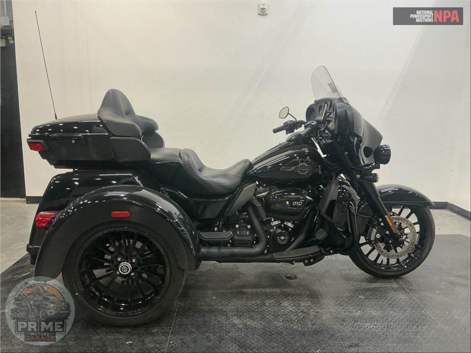 2025 Harley-Davidson FLHTCUTG TRI GLIDE ULTRA CLASSIC — фото 1
