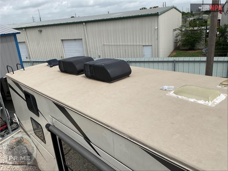 2021 Grand Design Recreational Vehicles M-3950BH - SOLITUDE S-CLASS FIFTH WHEEL SERIES — фото 24