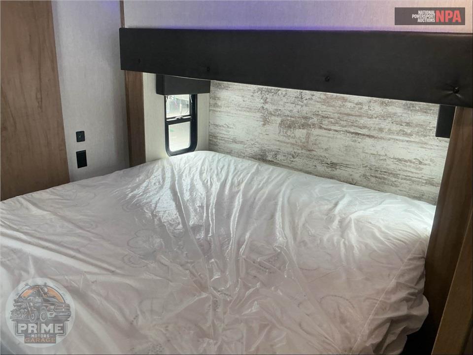2023 Cherokee By Forest River M-3910SUITE - ARCTIC WOLF FIFTH WHEEL SERIES — фото 15