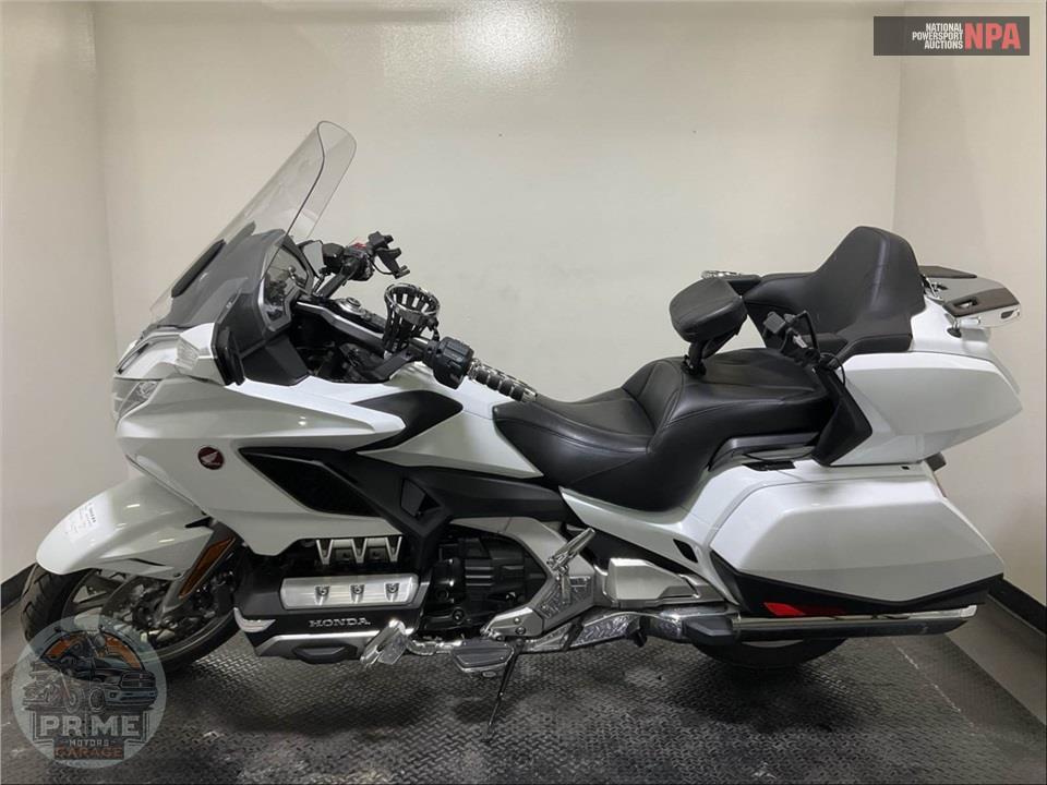 2018 Honda GL1800D GOLDWING TOUR DCT (WHITE) — фото 3