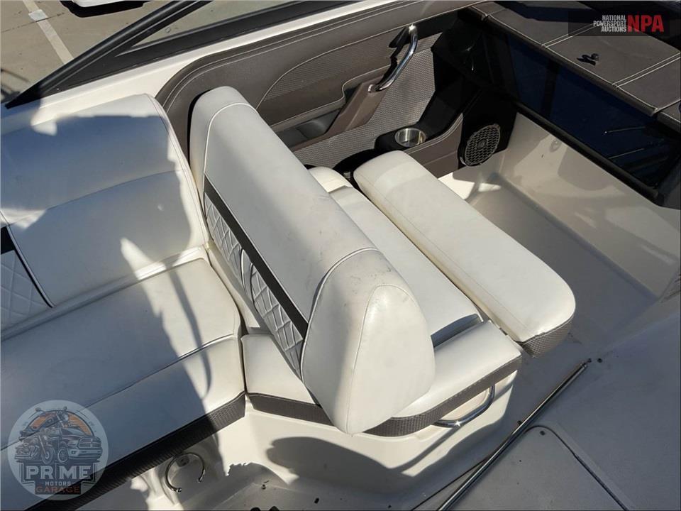 2017 Sea Ray Boats SLX-W 230 SLX SERIES L=23/E=1 370HP MERC IB — фото 36