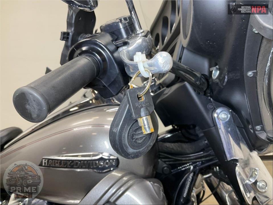 2017 Harley-Davidson FLHTCU ELECTRA GLIDE ULTRA CLASSIC — фото 10