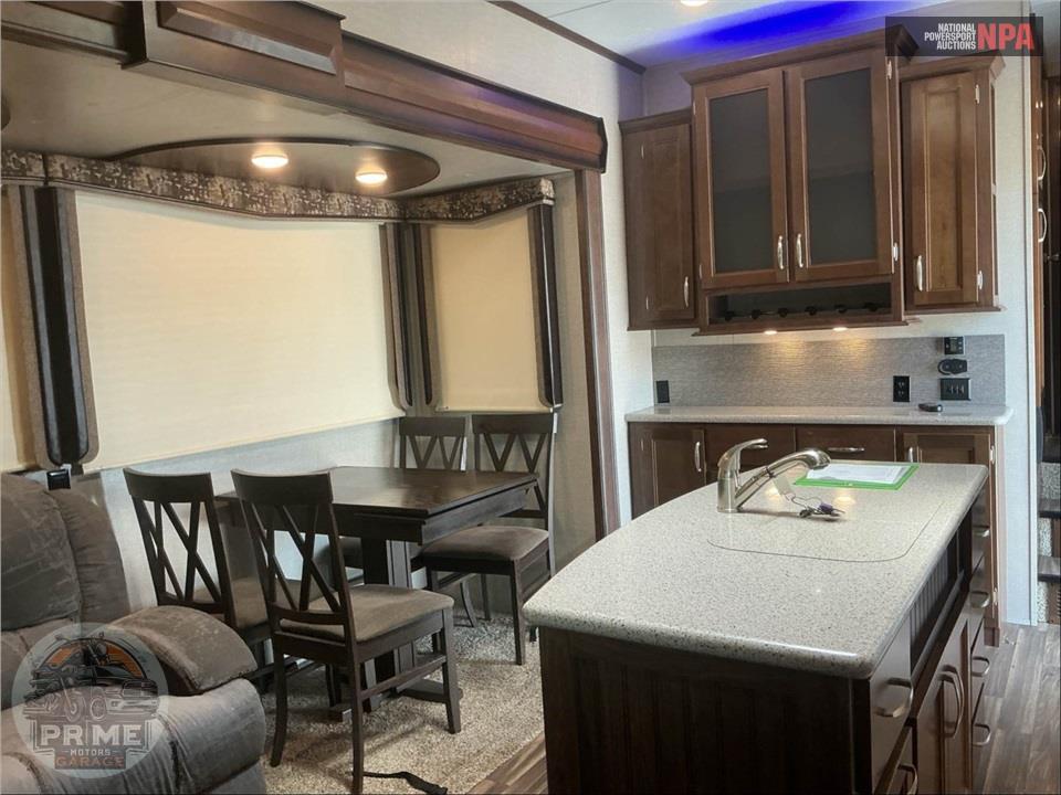 2017 Keystone Rv M-305 RL - MONTANA HIGH COUNTRY FIFTH WHEEL SERIES — фото 9