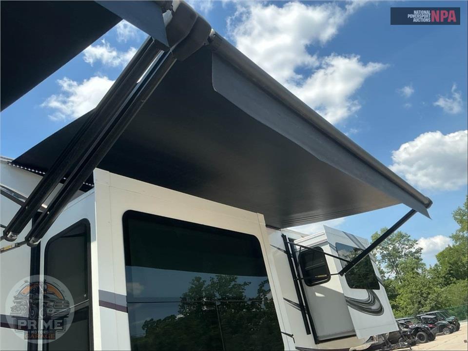 2022 Grand Design Recreational Vehicles M-380FL - SOLITUDE FIFTH WHEEL SERIES — фото 32