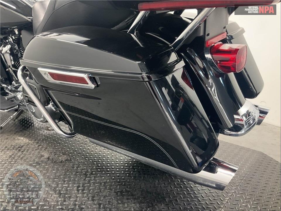 2017 Harley-Davidson FLTRU ROAD GLIDE ULTRA — фото 23