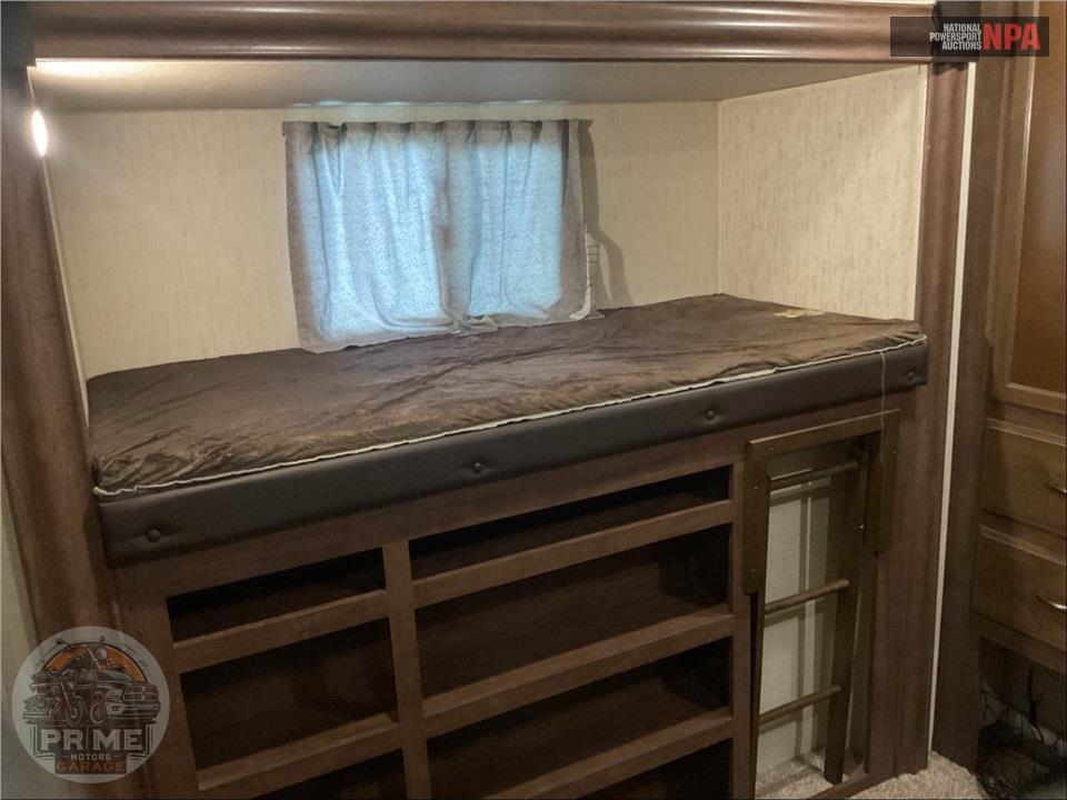 2018 Sierra By Forest River M-384QBOK - FIFTH WHEEL SERIES — фото 22