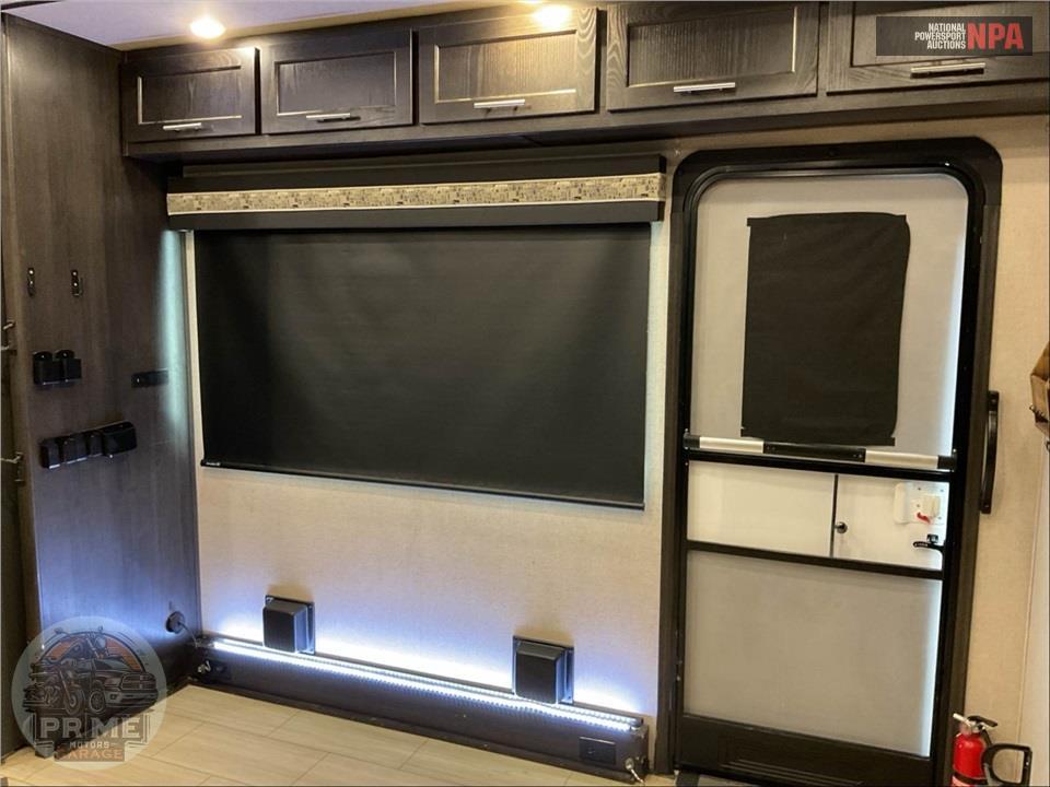 2019 Xlr By Forest River M-382AMP - THUNDERBOLT TOY HAULER TOY HAULER SERIES — фото 9