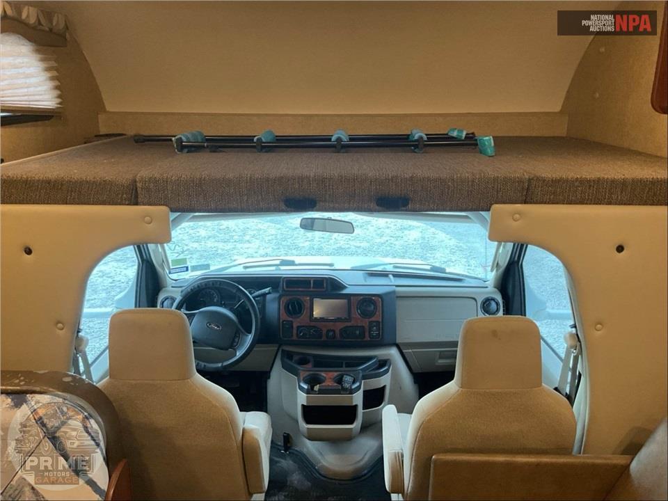2016 Thor Motor Coach M-28Z E450-V10 - CHATEAU SERIES — фото 20