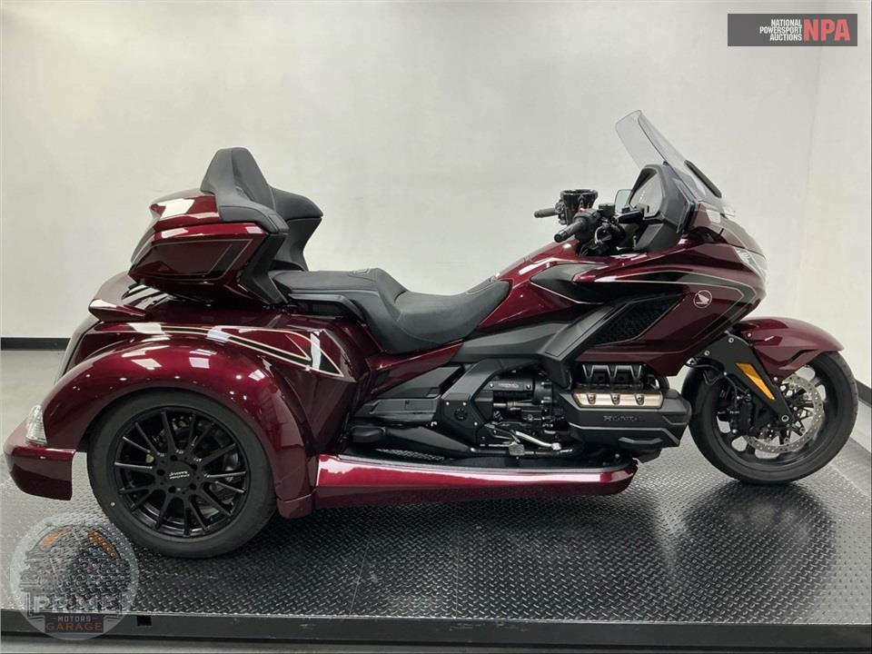2025 Honda GOLD WING TOUR AUTOMATIC DCT 50TH ANNIVERSARY — фото 1