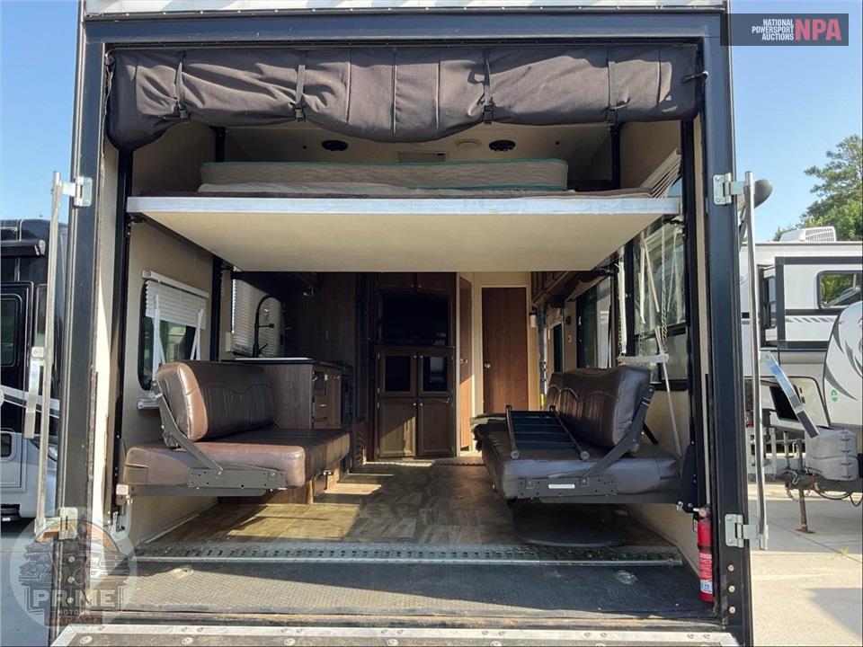 2016 Rubicon M-2500 - TOY HAULER SERIES — фото 14