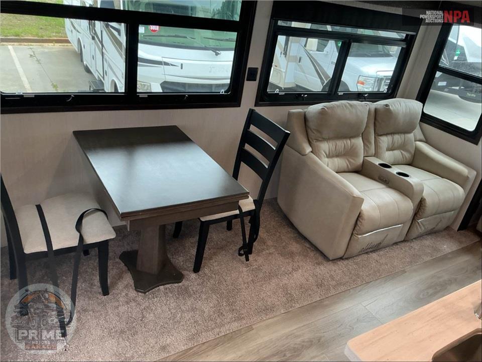 2021 Cedar Creek M-37MBH - SILVERBACK FIFTH WHEEL SERIES — фото 10