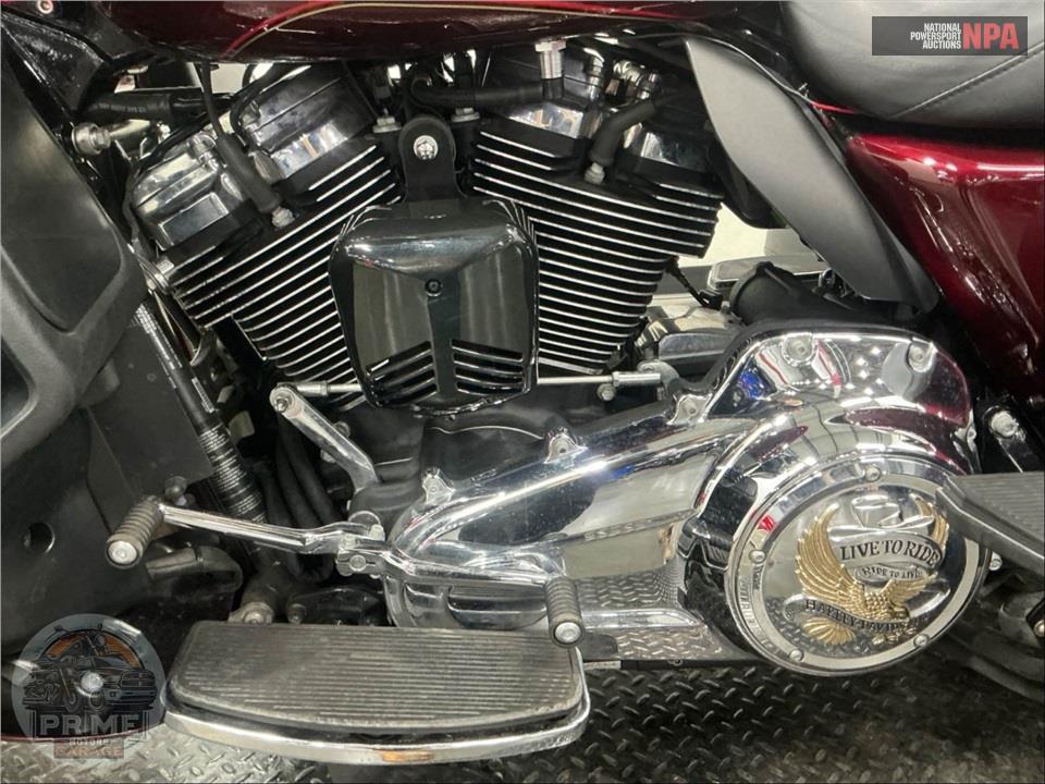 2017 Harley-Davidson FLHTCUTG TRIGLIDE ULTRA CLASSIC — фото 7