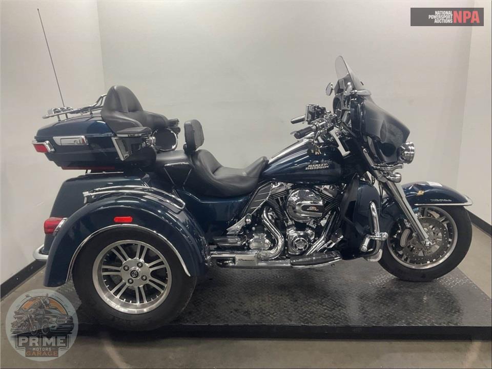 2016 Harley-Davidson FLHTCUTG TRIGLIDE ULTRA CLASSIC — фото 1