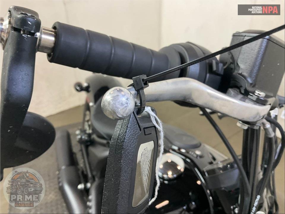 2025 Indian Motorcycle SCOUT BOBBER LIMITED WITH TECHNOLOGY PACKAGE (BLACK) — фото 17