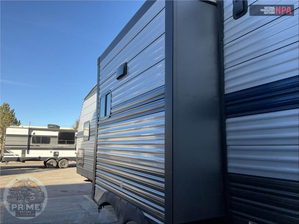 2019 Cherokee By Forest River M-23GOLD15 WOLF PACK TOY HAULER SERIES — фото 22