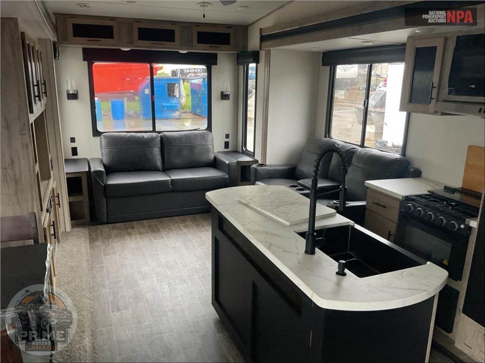 2021 Cherokee By Forest River M-3550SUITE - ARCTIC WOLF FIFTH WHEEL SERIES — фото 6