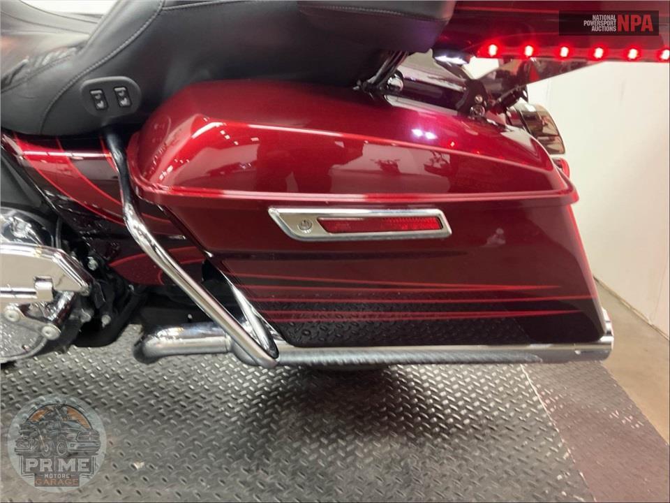 2015 Harley-Davidson FLTRUSE CVO ROAD GLIDE ULTRA — фото 16