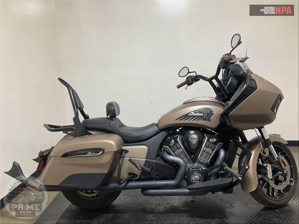 2020 Indian Motorcycle CHALLENGER DARK HORSE SMOKE (WHITE OR SANDSTONE) — фото 1