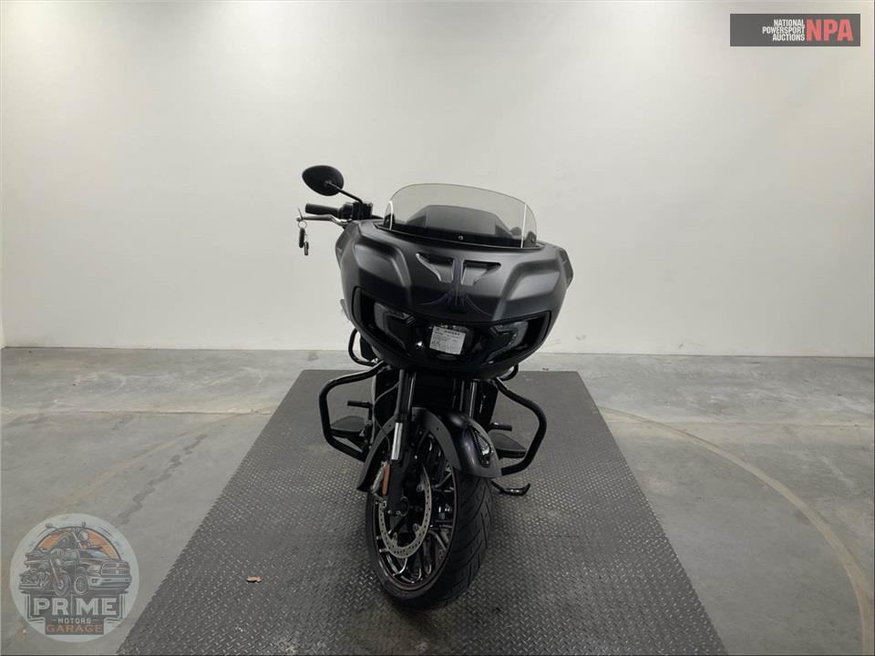 2021 Indian Motorcycle CHALLENGER DARK HORSE (BLACK/BRONZE SMOKE) — фото 2