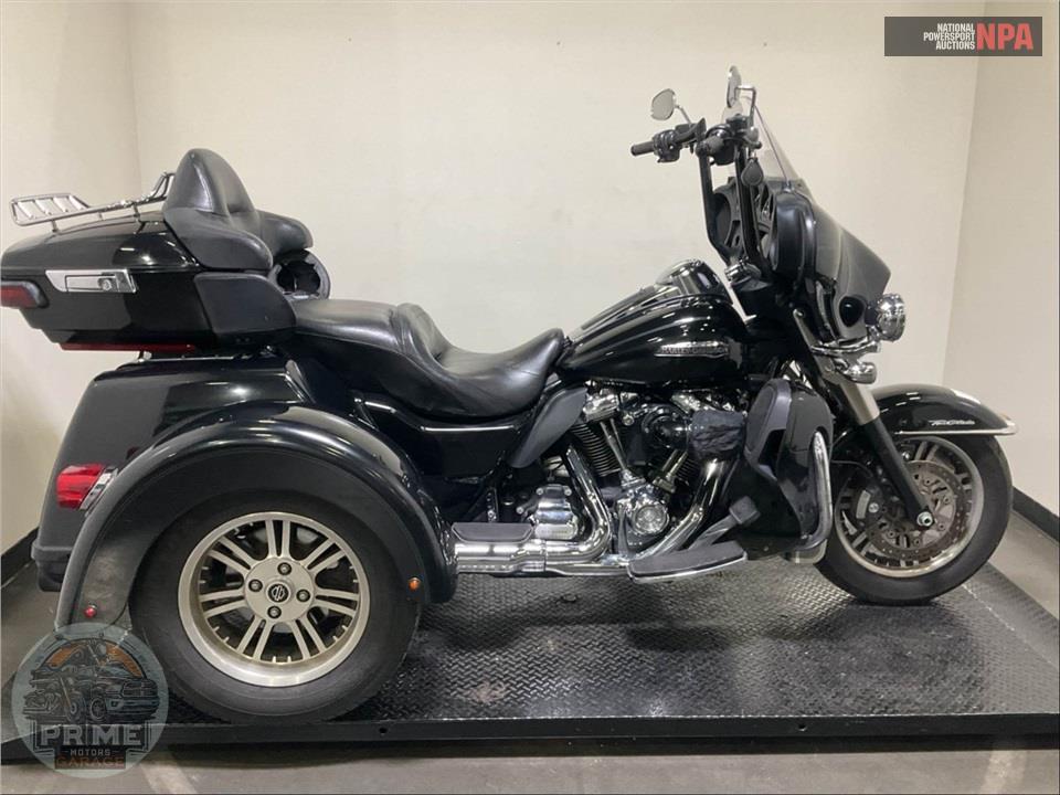 2019 Harley-Davidson FLHTCUTG TRI GLIDE ULTRA — фото 1